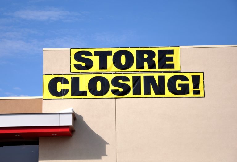 Store closing banner sign